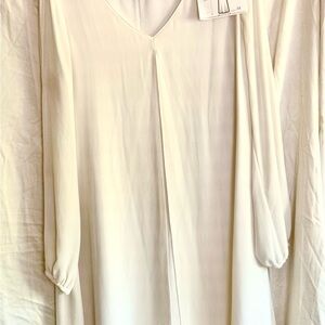 White House Black Market Size 10 Creamy White Cold Shoulder Flowy Soft Dress